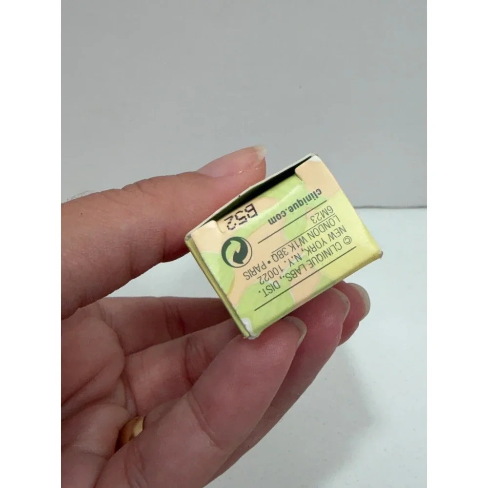 Clinique Superbalm Moisturizing Gloss 09 Currant 0.5oz 15ml‎ New in Box RARE!!